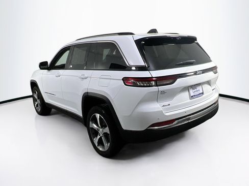 Used 2023 Jeep Grand Cherokee Limited w/ Luxury Tech Group II AWD/4WD image 7