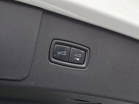 Used 2023 Porsche Cayenne S image 30