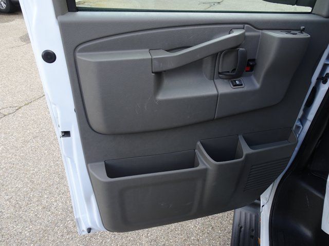 Used 2025 Chevrolet Express 3500 LT w/ LT Preferred Equipment Group RWD image 13