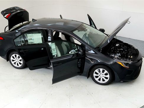 Certified 2023 Toyota Corolla LE image 28