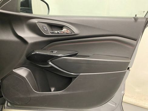Used 2025 Chevrolet Trax RS FWD image 11