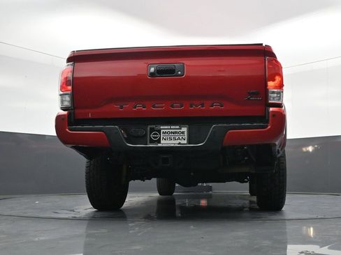 Used 2022 Toyota Tacoma TRD Off-Road image 23