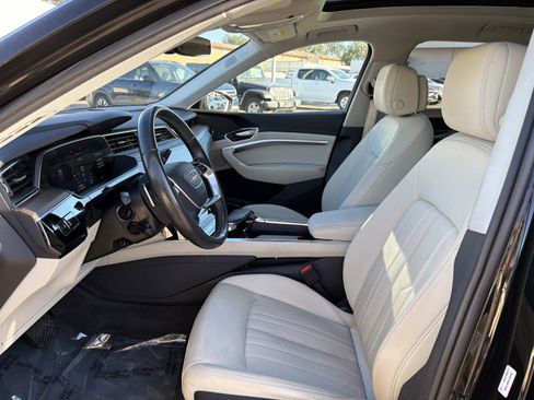 Used 2024 Audi Q8 e-tron Premium Plus image 16