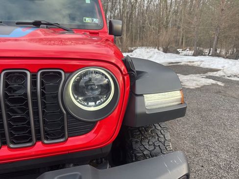 Used 2024 Jeep Wrangler Unlimited Rubicon 4xe AWD/4WD image 13