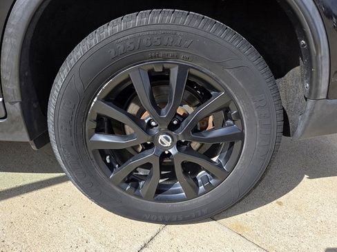 Used 2017 Nissan Rogue SV image 11