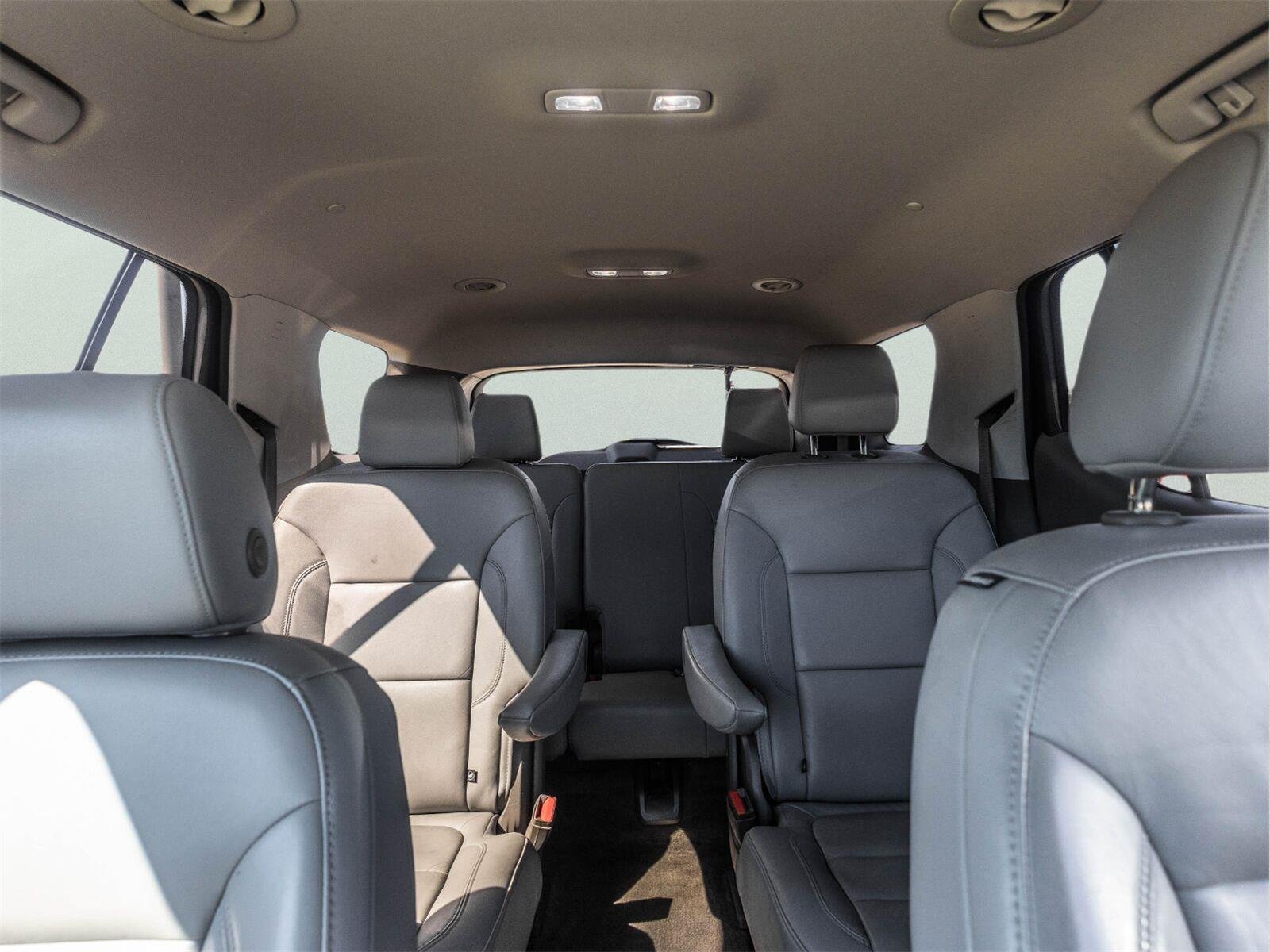 Used 2019 Chevrolet Traverse LT FWD image 3