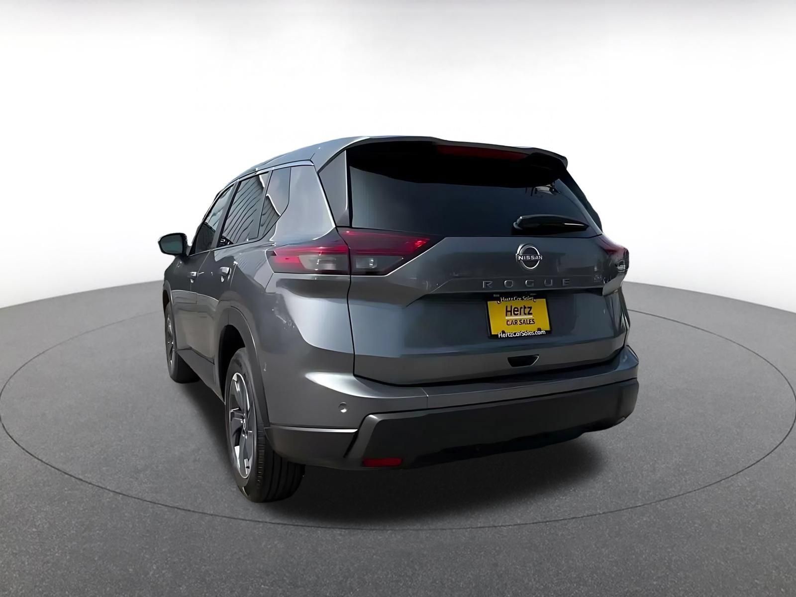 Used 2025 Nissan Rogue SV FWD image 10