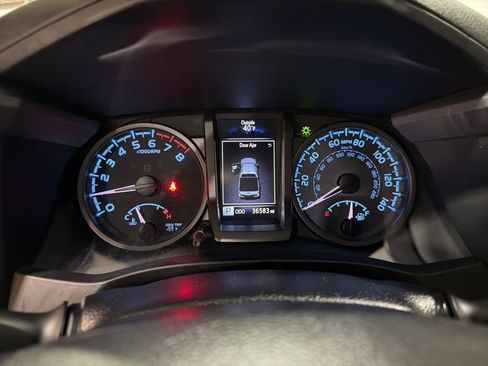 Used 2022 Toyota Tacoma TRD Sport w/ Technology Package image 19