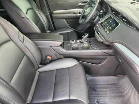 Used 2022 Cadillac XT4 Premium Luxury w/ Cold Weather Package FWD image 15