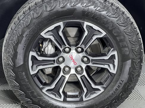 Used 2024 GMC Canyon AT4 w/ AT4 Premium Package image 15
