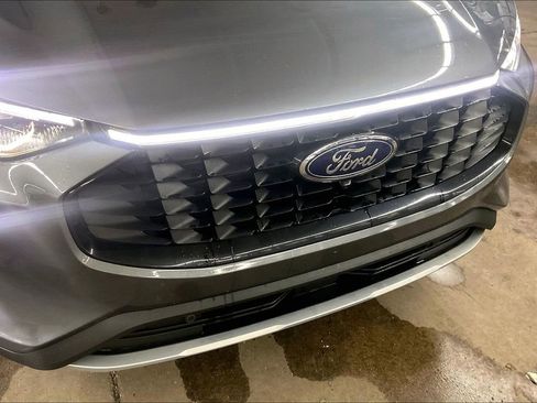 Used 2024 Ford Escape Platinum image 33