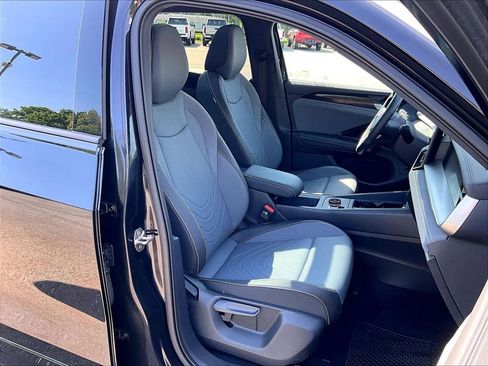 Used 2025 Volkswagen Tiguan SE R-Line AWD/4WD image 11
