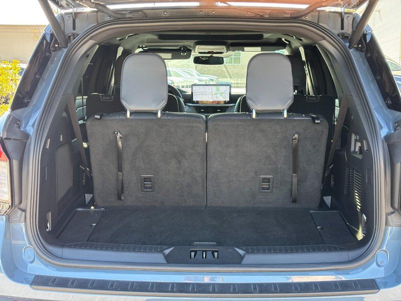 Used 2025 Ford Explorer ST-Line w/ Premium Package AWD/4WD image 9