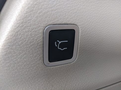 Used 2021 Chrysler Pacifica Touring-L image 11