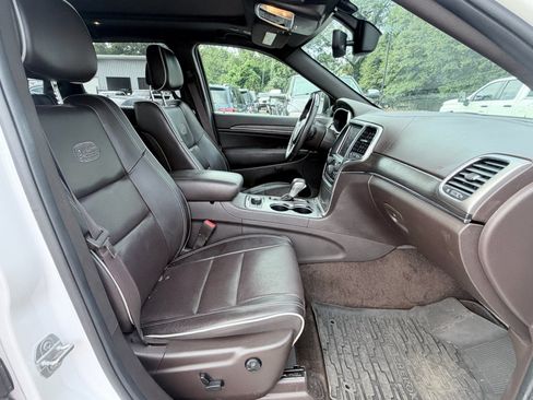 Used 2018 Jeep Grand Cherokee Overland AWD/4WD image 25