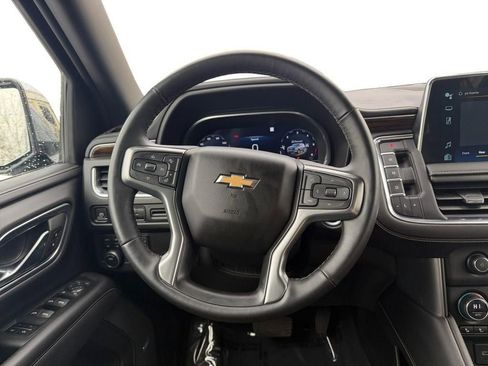 Used 2023 Chevrolet Suburban Premier image 12