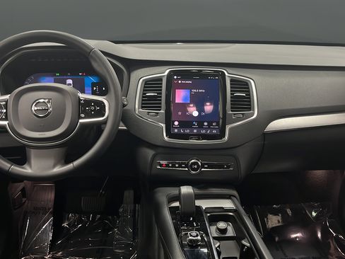 Used 2023 Volvo XC90 B5 Core AWD/4WD image 11