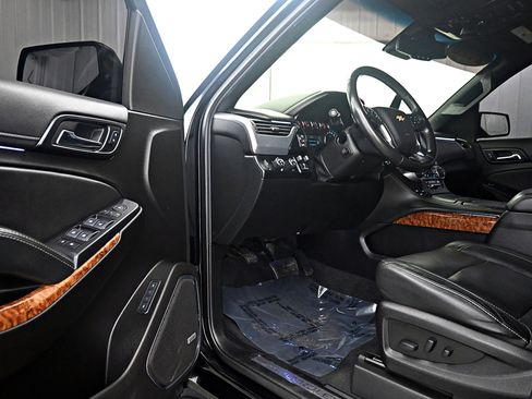 Used 2020 Chevrolet Suburban Premier w/ RST 6.2L Performance Edition image 4