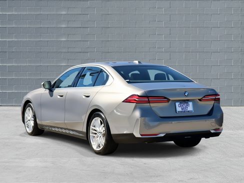 Used 2025 BMW 530i image 6