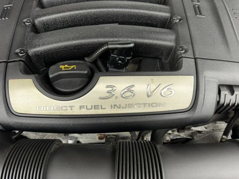 Used 2016 Porsche Cayenne w/ Premium Package image 3