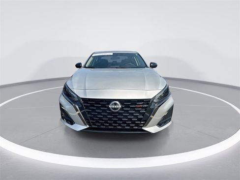 Used 2024 Nissan Altima 2.5 SR image 3