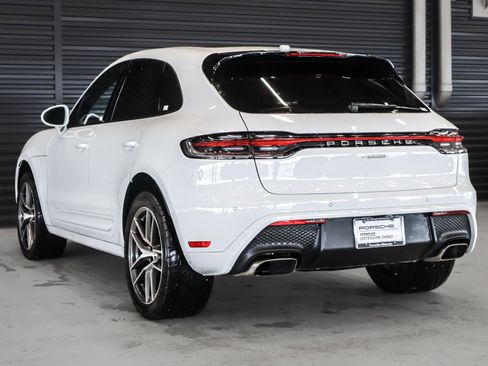 Certified 2022 Porsche Macan image 3