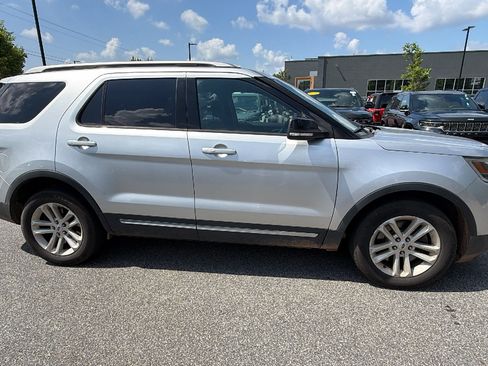 Used 2016 Ford Explorer XLT FWD image 7