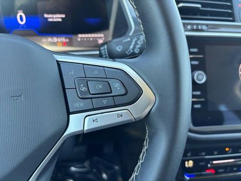 Used 2024 Volkswagen Tiguan SE image 28