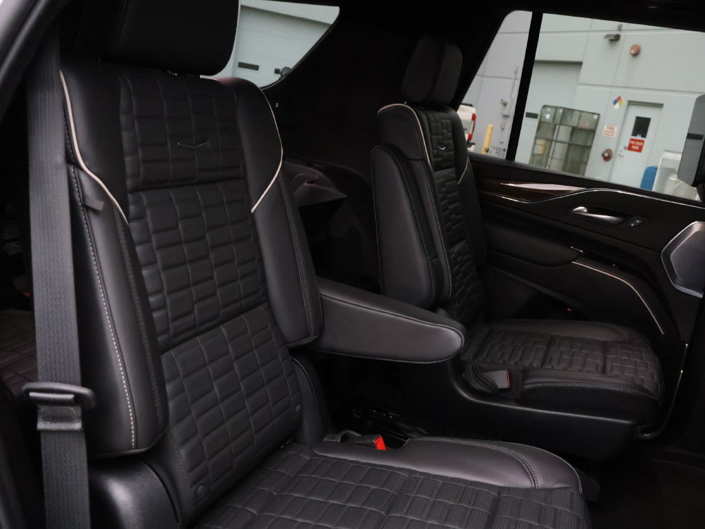 Used 2023 Cadillac Escalade Sport Platinum w/ Heavy-Duty Trailer Package AWD/4WD image 14
