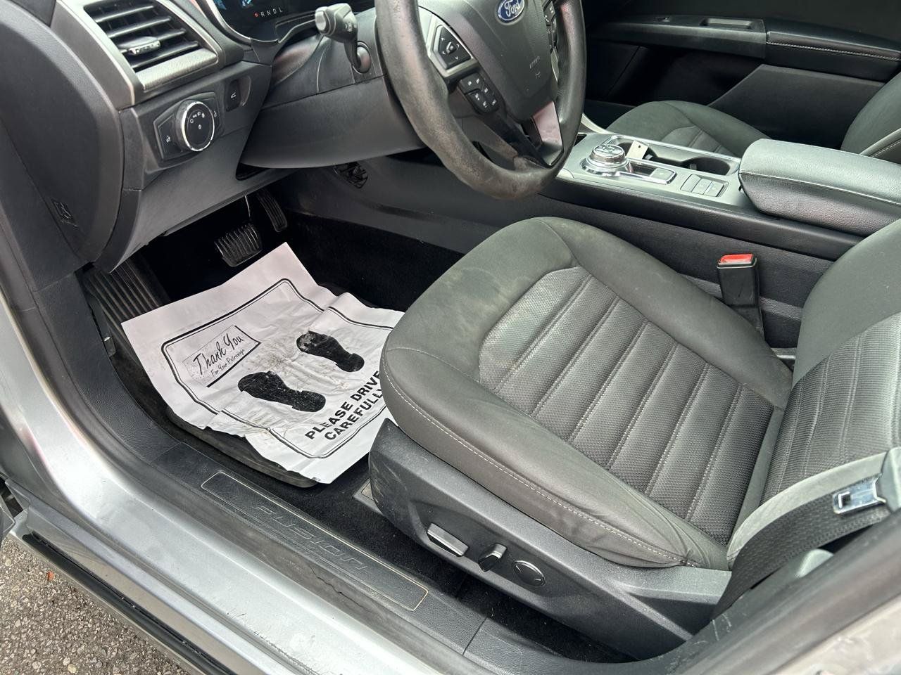 Used 2020 Ford Fusion SE FWD image 10