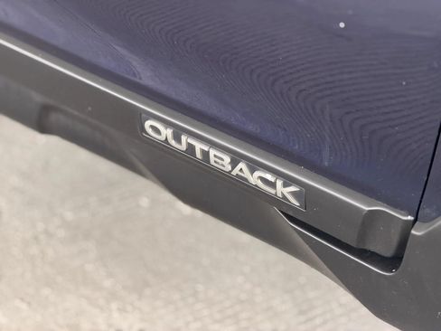 Used 2018 Subaru Outback 2.5i Limited AWD/4WD image 11