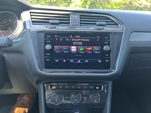 Certified 2021 Volkswagen Tiguan SE FWD image 20