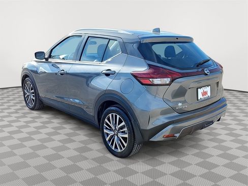 Used 2021 Nissan Kicks SV image 7