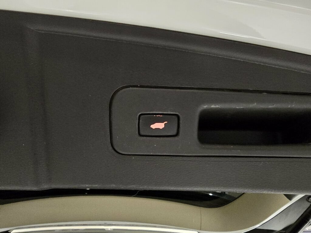 Used 2017 Acura MDX w/ Technology Package AWD/4WD image 25