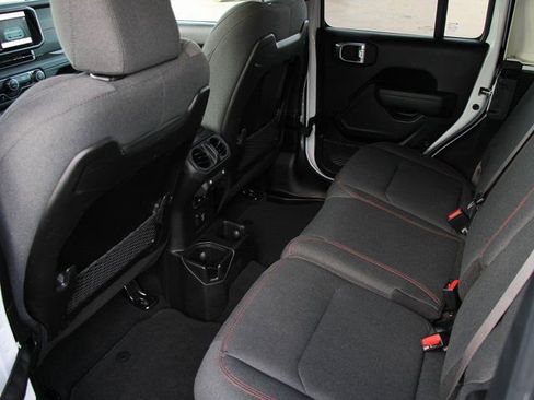 Used 2025 Jeep Wrangler Unlimited Rubicon image 23