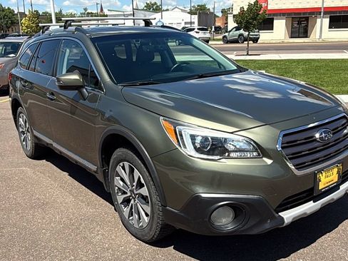 Used 2017 Subaru Outback 2.5i Touring w/ Popular Package #5A AWD/4WD image 3