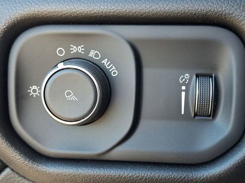 Used 2024 RAM 2500 Tradesman w/ Chrome Appearance Group image 25