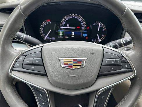 Used 2018 Cadillac XT5 Luxury w/ Driver Awareness Package image 18