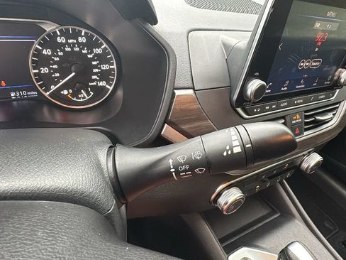 Used 2025 Nissan Altima 2.5 SV FWD image 18