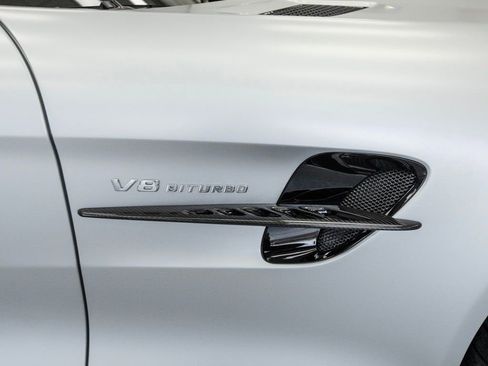 Used 2018 Mercedes-Benz AMG GT R image 11