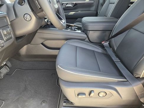 New 2026 Chevrolet Suburban Premier w/ Sun And Tow Package AWD/4WD image 9