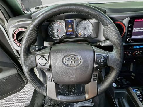 Used 2021 Toyota Tacoma TRD Off-Road w/ TRD Premium Off Road Package AWD/4WD image 10