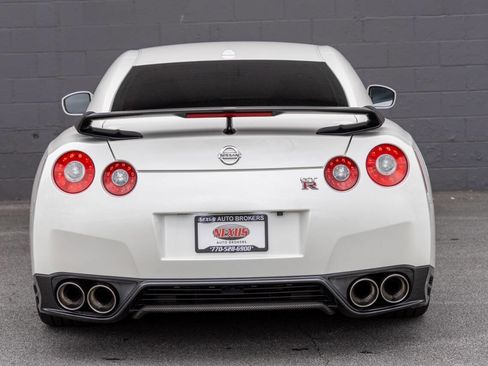 Used 2014 Nissan GT-R Black Edition image 7