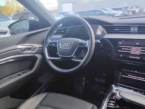 Used 2023 Audi e-tron Premium Plus w/ Premium Plus Package image 22