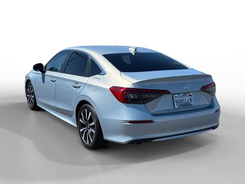 Certified 2022 Honda Civic EX image 3