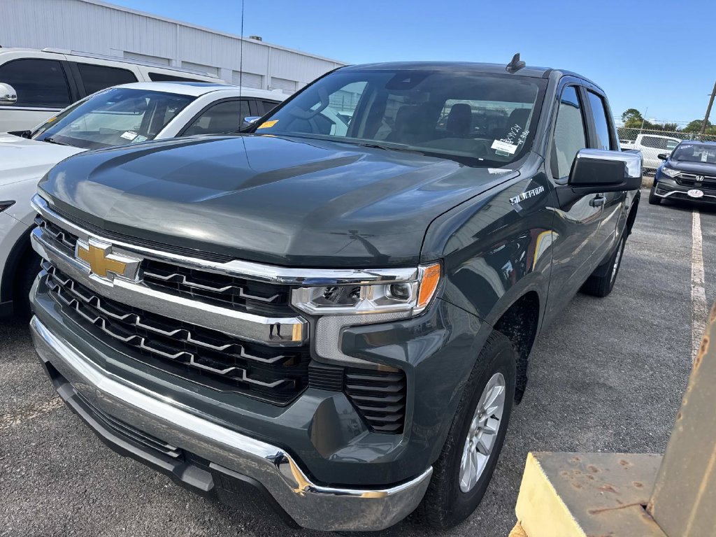 Used 2025 Chevrolet Silverado 1500 LT RWD image 5
