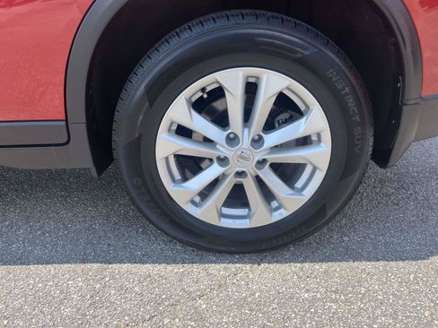 Used 2016 Nissan Rogue SV w/ SV Premium Package FWD image 9