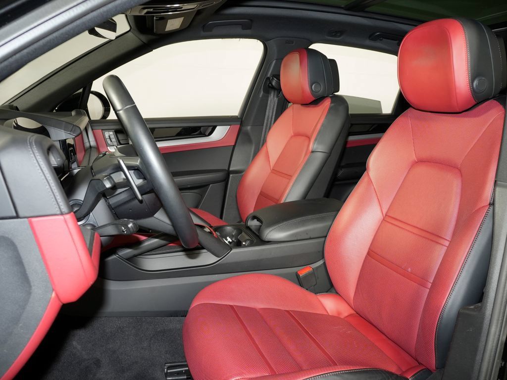 Certified 2024 Porsche Cayenne S AWD/4WD image 5