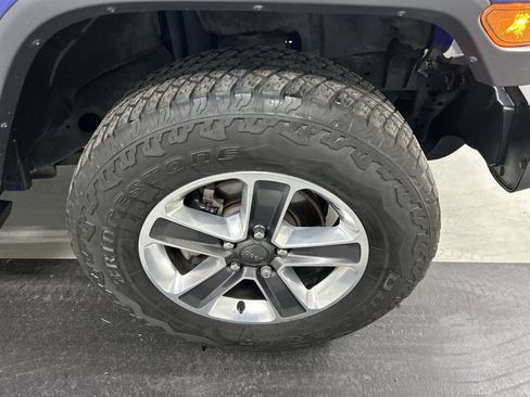 Used 2019 Jeep Wrangler Unlimited Sahara AWD/4WD image 8