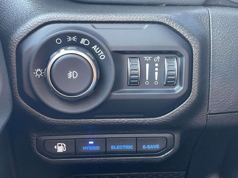 Used 2022 Jeep Wrangler Unlimited Sahara w/ Cold Weather Group image 13